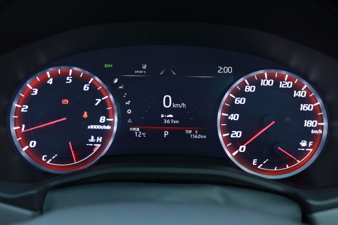 ドライブモードを『SPORT S』、『SPORT S＋』に設定するとメーターリングが赤に変わる。