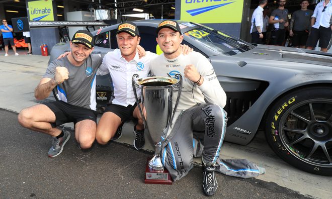 Rモータースポーツの62号車をドライブするジェイク・デニス、マシュー・バキシビエール、マービン・キルヒホーファー