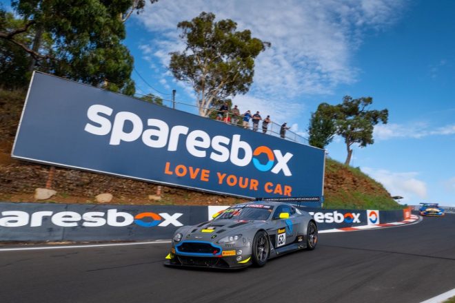 Rモータースポーツの62号車アストンマーチンV12バンテージGT3