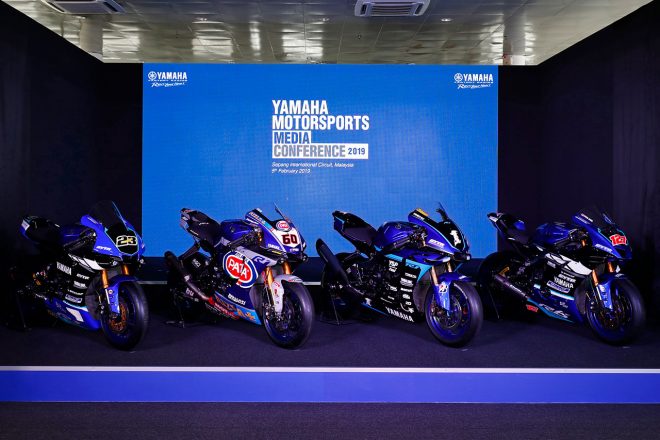 会場には各レースカテゴリーを戦うヤマハYZF-R1も展示された