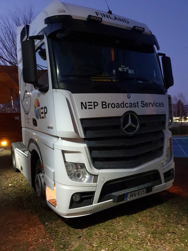 ラリー・モンテカルロの解説のため用意されたトラック。内部は機能が充実！