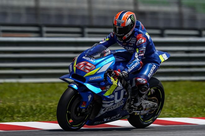 新型フェアリングを試したと言うリンス。フロントカウル側のフェアリング形状が横にやや大きくなっている模様