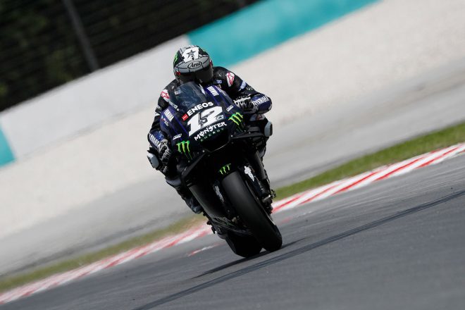 お目見えしたヤマハの空力カウル。細いフェアリングが2本伸びている