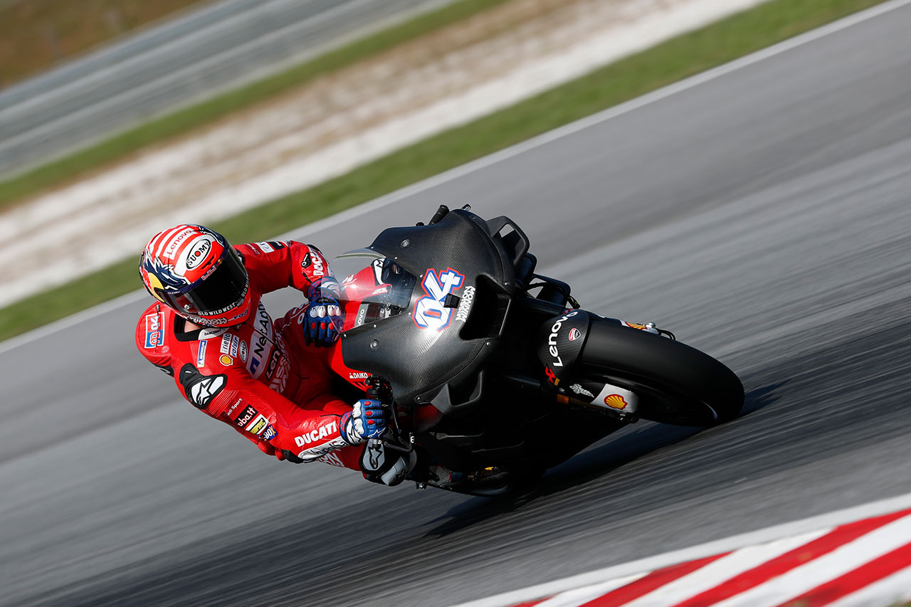 ドゥカティの新しいフェアリングを試すドヴィツィオーゾ