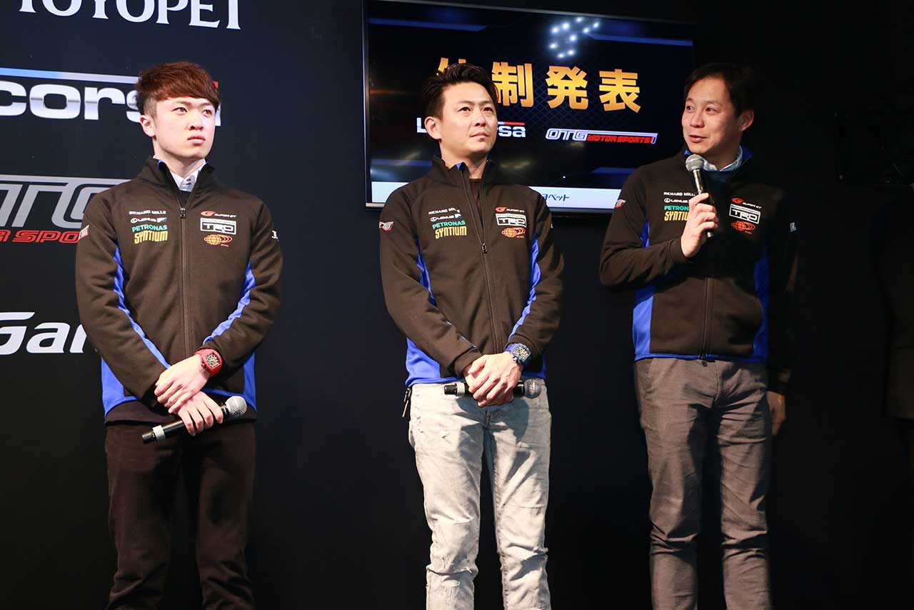スーパーGT GT300クラスに参戦するLM corsaの宮田莉朋（左）、吉本大樹（中）、飯田章監督（右）