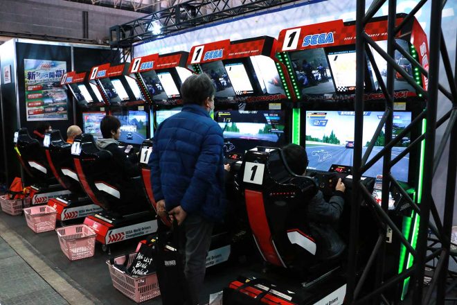 SEGAのアーケードレーシングゲームが体験できる