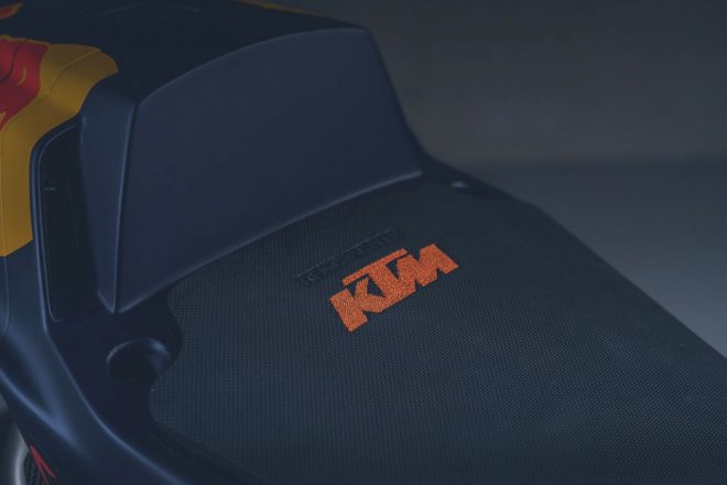 RC16のシート回り