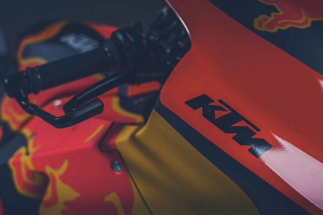 RC16の右ハンドル