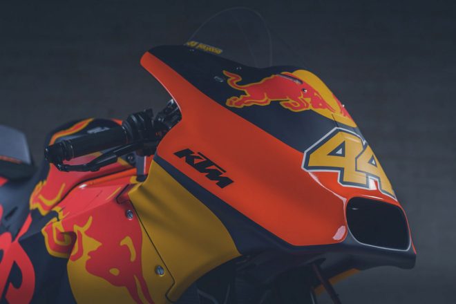 RC16のフロントカウル