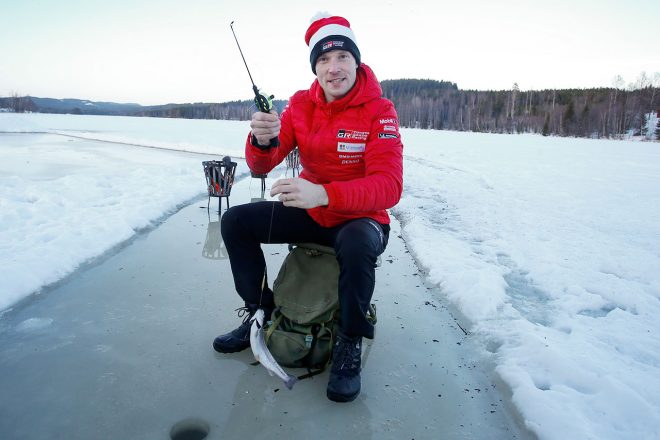 ラリー・スウェーデン開幕前、魚釣りを楽しんだヤリ-マティ・ラトバラ