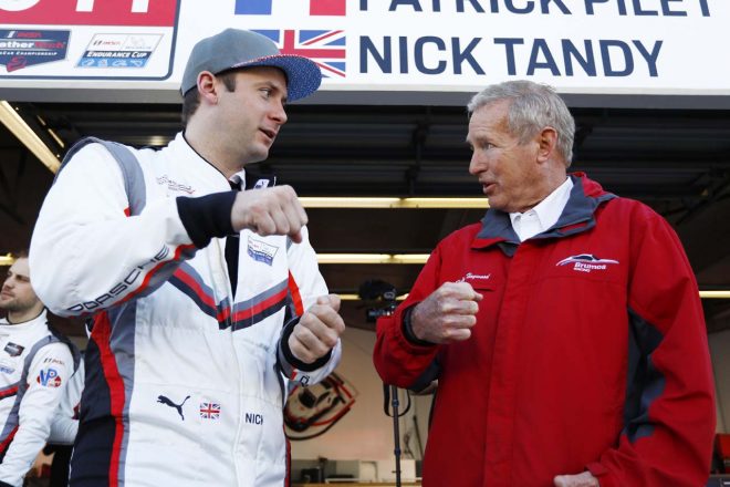 2019デイトナ24時間でニック・タンディ（ポルシェGTチーム）と言葉をかわすハーレイ・ヘイウッド