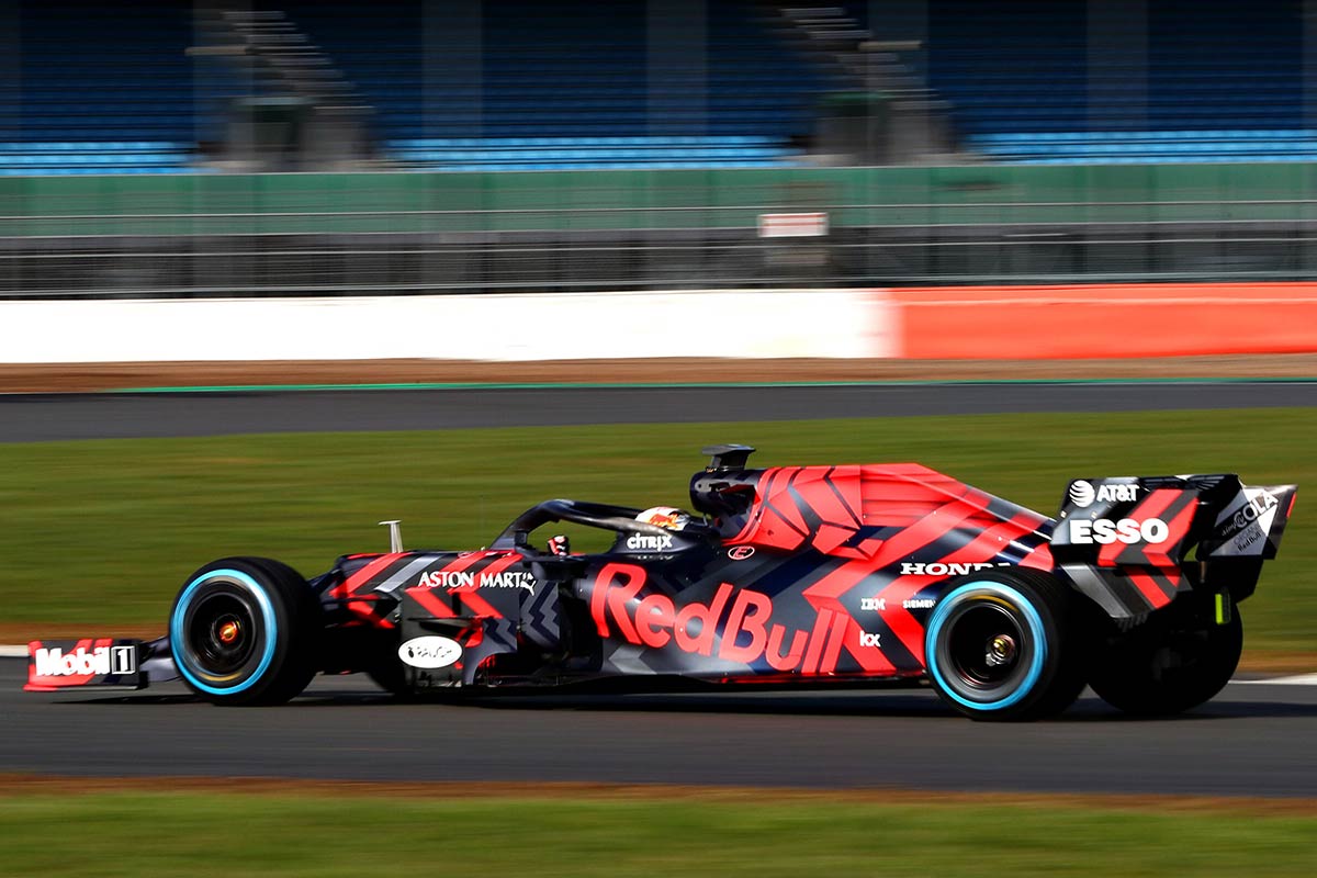 無事シェイクダウンを終えたレッドブル・ホンダRB15