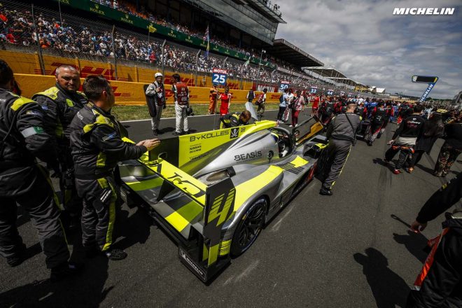 バイコレス・レーシング・チームのENSO CLM P1／01・ニスモ