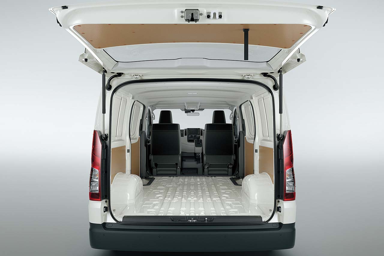 新型トヨタ・ハイエース－インテリア・ラゲッジスペース