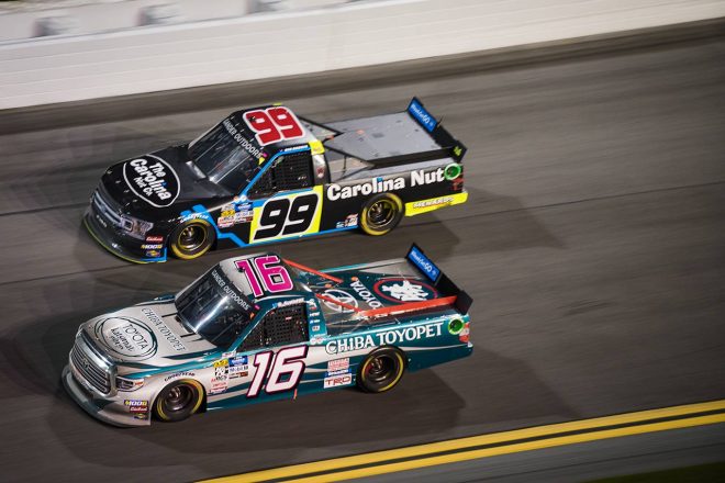 ガンダー・アウトドアズ・トラック・シリーズを戦うHattori Racing Enterprisesの19号車タンドラ