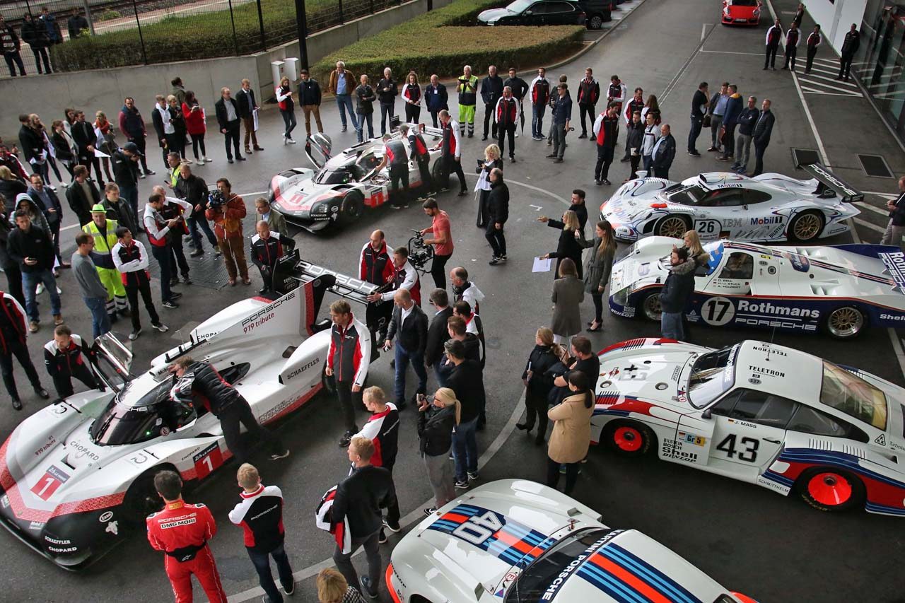 ル マンの歴史を支えてきたポルシェの歴代ル マンウイナーマシン 動画 ル マンとポルシェの歴史をつむぐ24の物語 レーシングタイヤから生まれた限定レコード盤にの画像 写真 1 Autosport Web