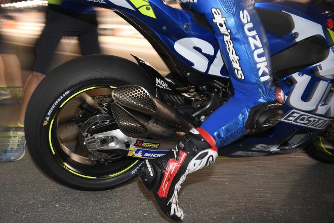 スズキGSX-RRの新しいエキゾーストパイプ