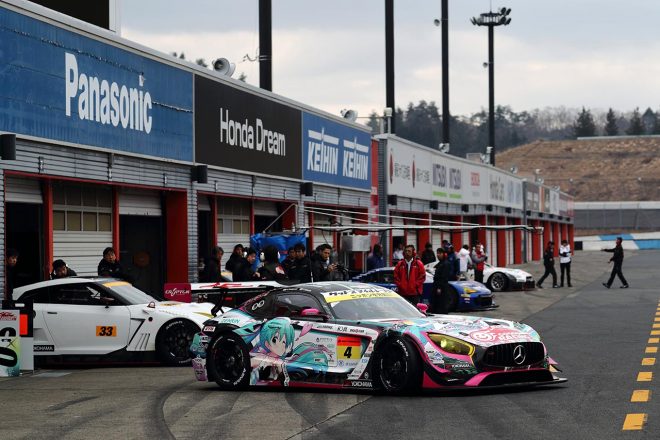 GOODSMILE RACING & Team UKYOの4号車メルセデス