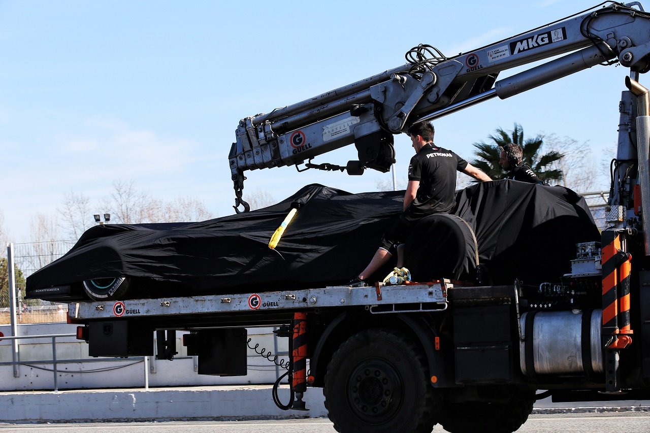 2019年第2回F1テスト1日目　バルテリ・ボッタス（メルセデス）がトラブルでストップ