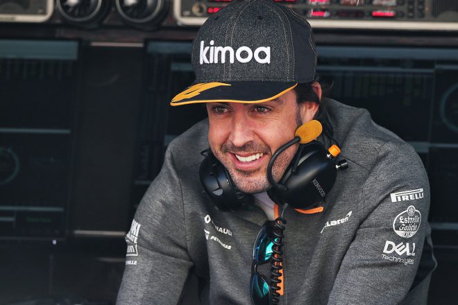 マクラーレンのアンバサダーとして2019年F1バルセロナテストに参加しているフェルナンド・アロンソ