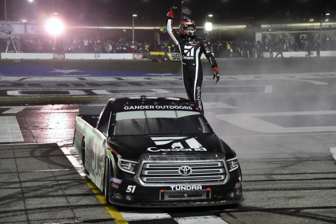 トラック・シリーズで通算52勝目を挙げ、シリーズの最多勝利記録を更新したカイル・ブッシュ