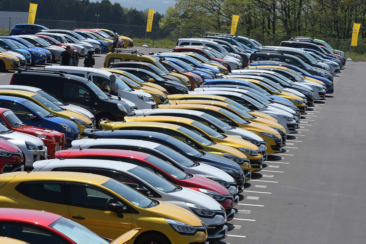 モーターファンフェスタにはメーカーの垣根を越え、各メーカーの新モデルが揃う