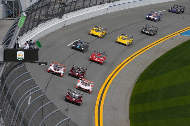 2019年IMSA第1戦デイトナ24時間 スタートシーン。マツダDPiがポールからスタートした