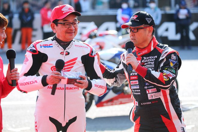 ホンダの八郷隆弘社長とトヨタの豊田章夫社長