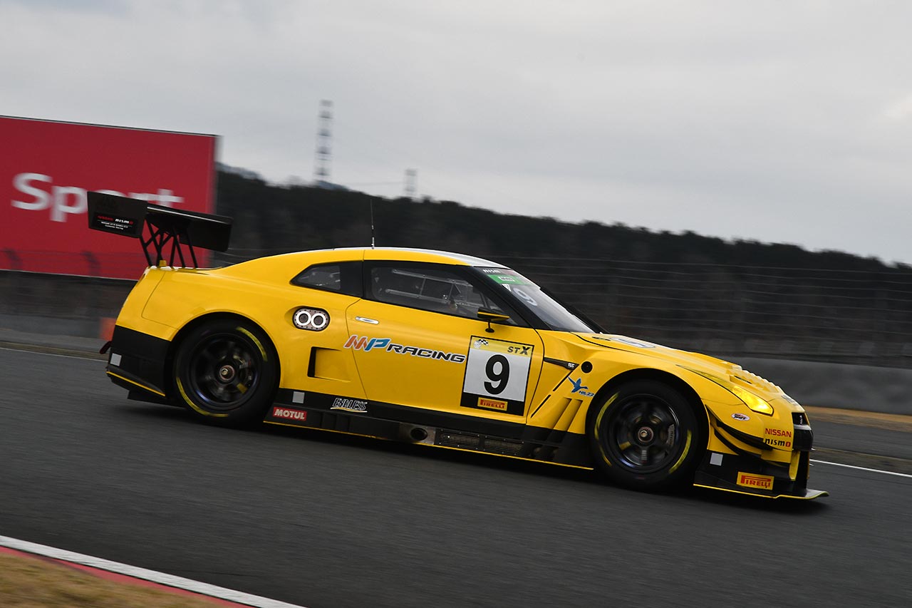 総合トップに立ったMP RacingのニッサンGT-R