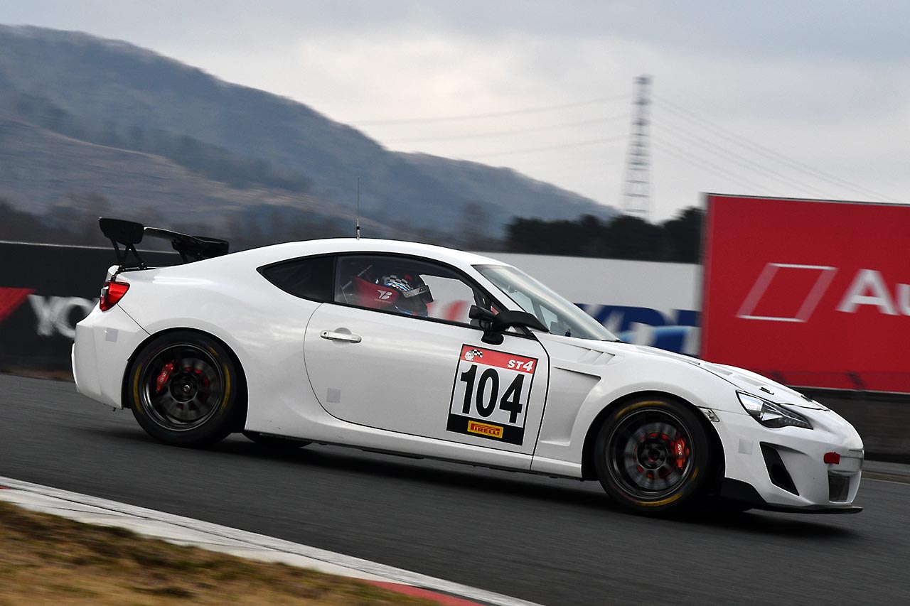 ROOKIE RACINGの104号車トヨタ86