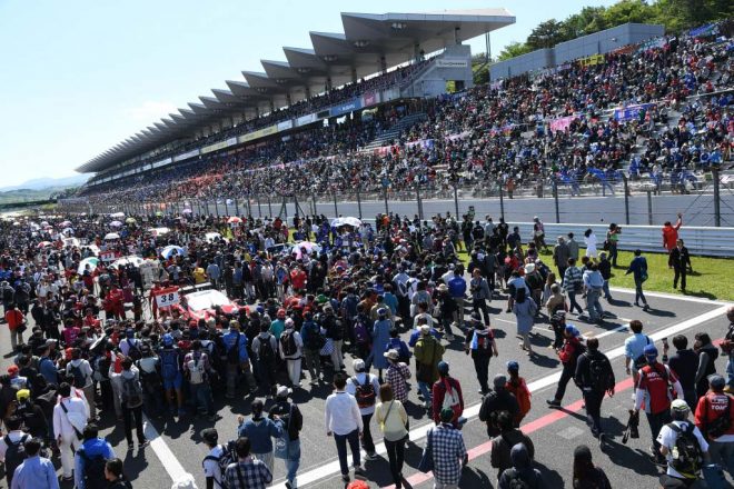 大盛況のグリッドウォークの様子／2018スーパーGT第2戦富士