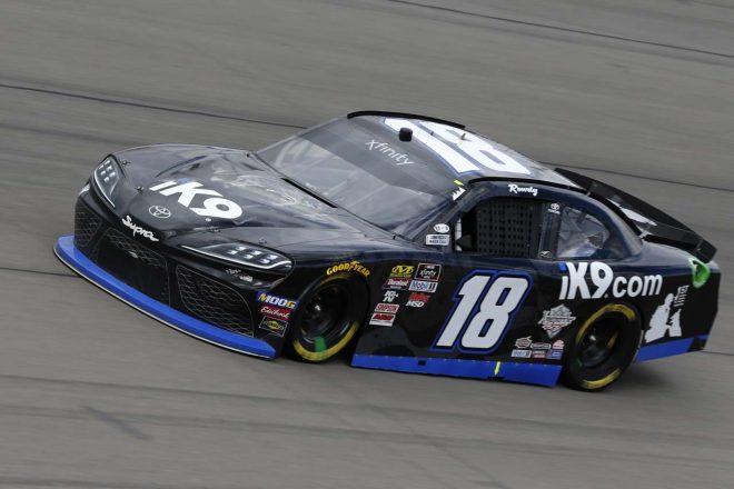 カイル・ブッシュがドライブするトヨタ・スープラ