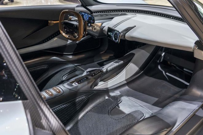 アストンマーティンAM-RB 003-コクピット