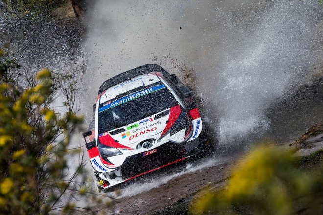 シェイクダウンステージを走るヤリ-マティ・ラトバラ（トヨタ・ヤリスWRC）