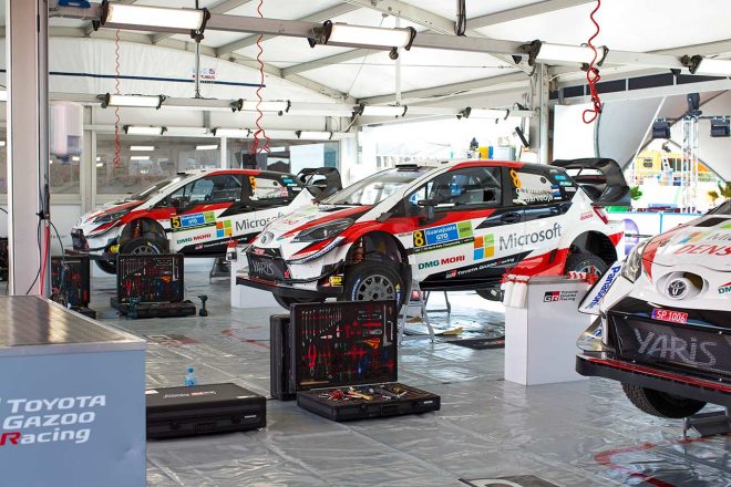 サービスパークに置かれた3台のトヨタ・ヤリスWRC