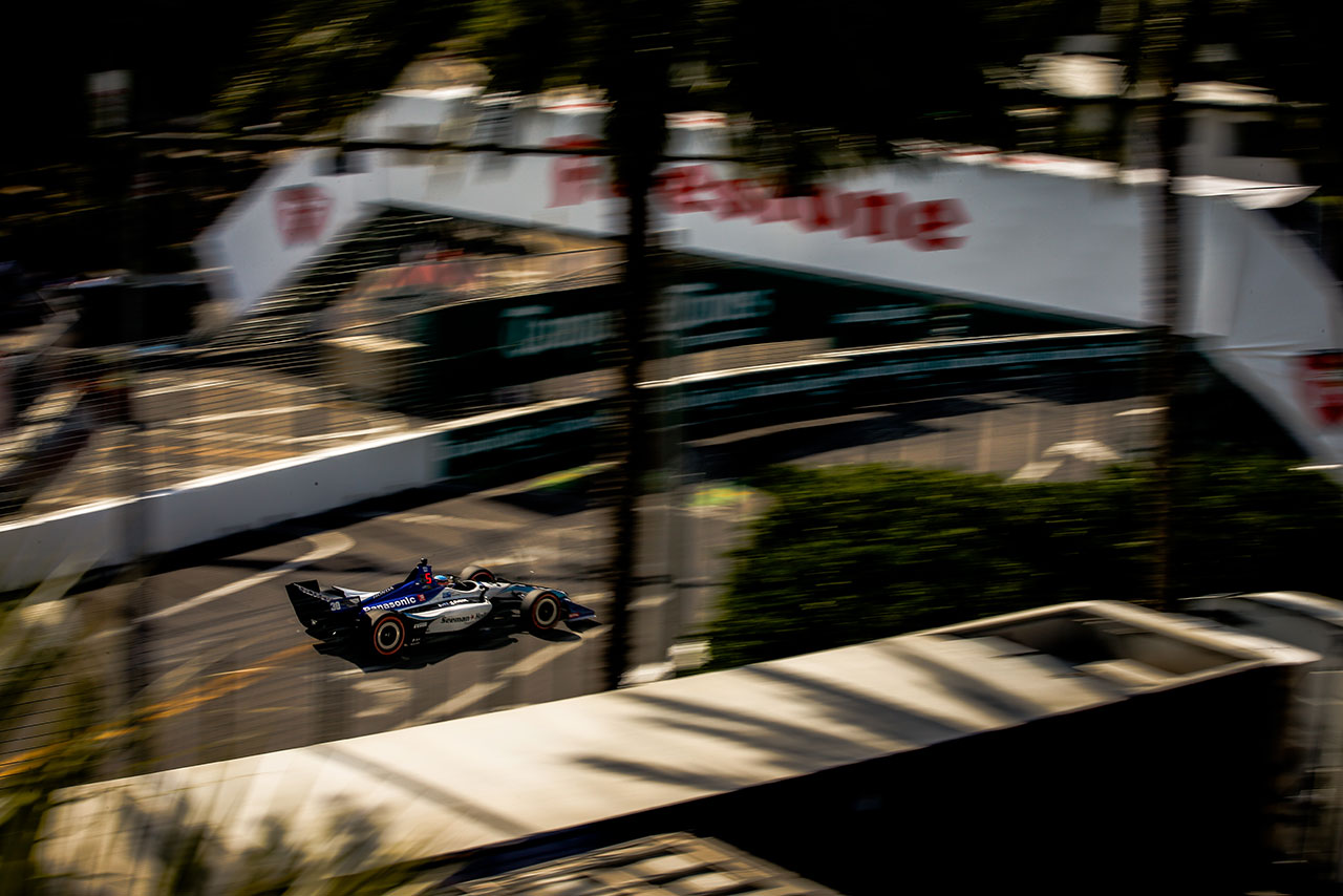 開幕戦の予選に挑む佐藤琢磨（レイホール・レターマン・ラニガン・レーシング）