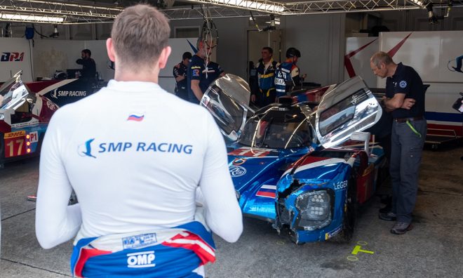 ビタリー・ペトロフのドライブ中にターン10でクラッシュを喫した11号車BRエンジニアリングBR1・AER