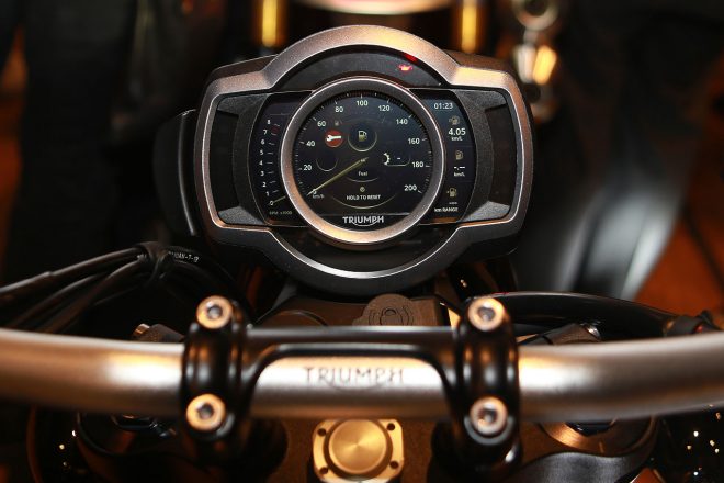 トライアンフの第2世代TFTディスプレイ