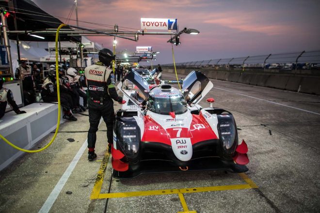 マイク・コンウェイ、小林可夢偉、ホセ-マリア・ロペス組7号車トヨタTS050ハイブリッド