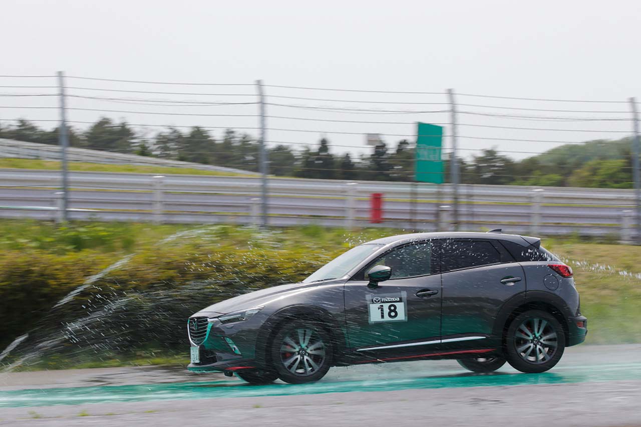 Be a driver. マツダ・ドライビング・アカデミー