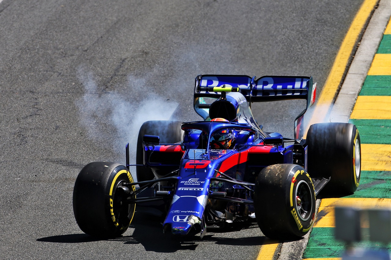 2019年F1第1戦オーストラリアGP　アレクサンダー・アルボン（トロロッソ・ホンダ）がクラッシュ