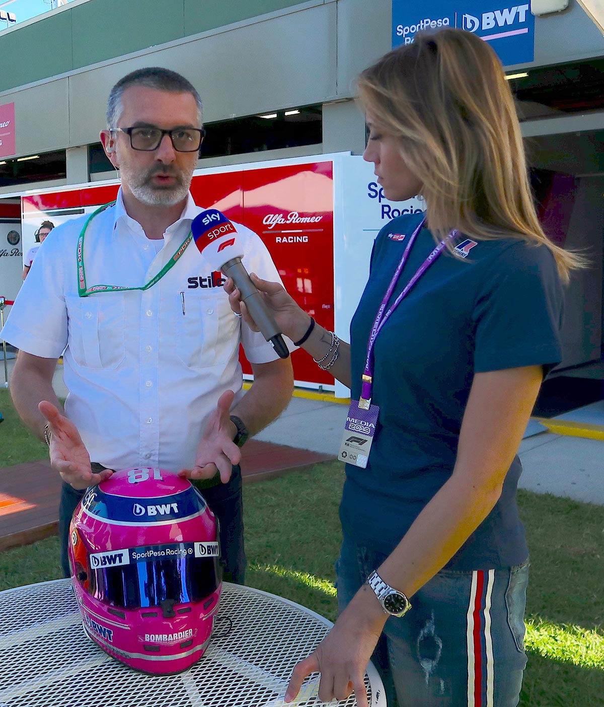 F1ドライバーにヘルメットを供給しているスティーロ