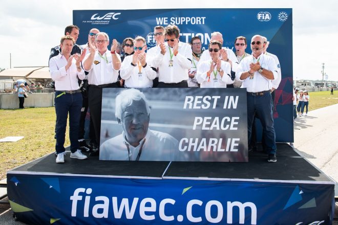 決勝スタート前にはF1オーストラリアGPを前に急逝したチャーリー・ホワイティング氏を偲ぶセレモニーが行われた