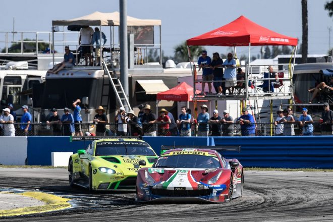 51号車フェラーリ488 GTEエボと97号車アストンマーティン・バンテージAMR