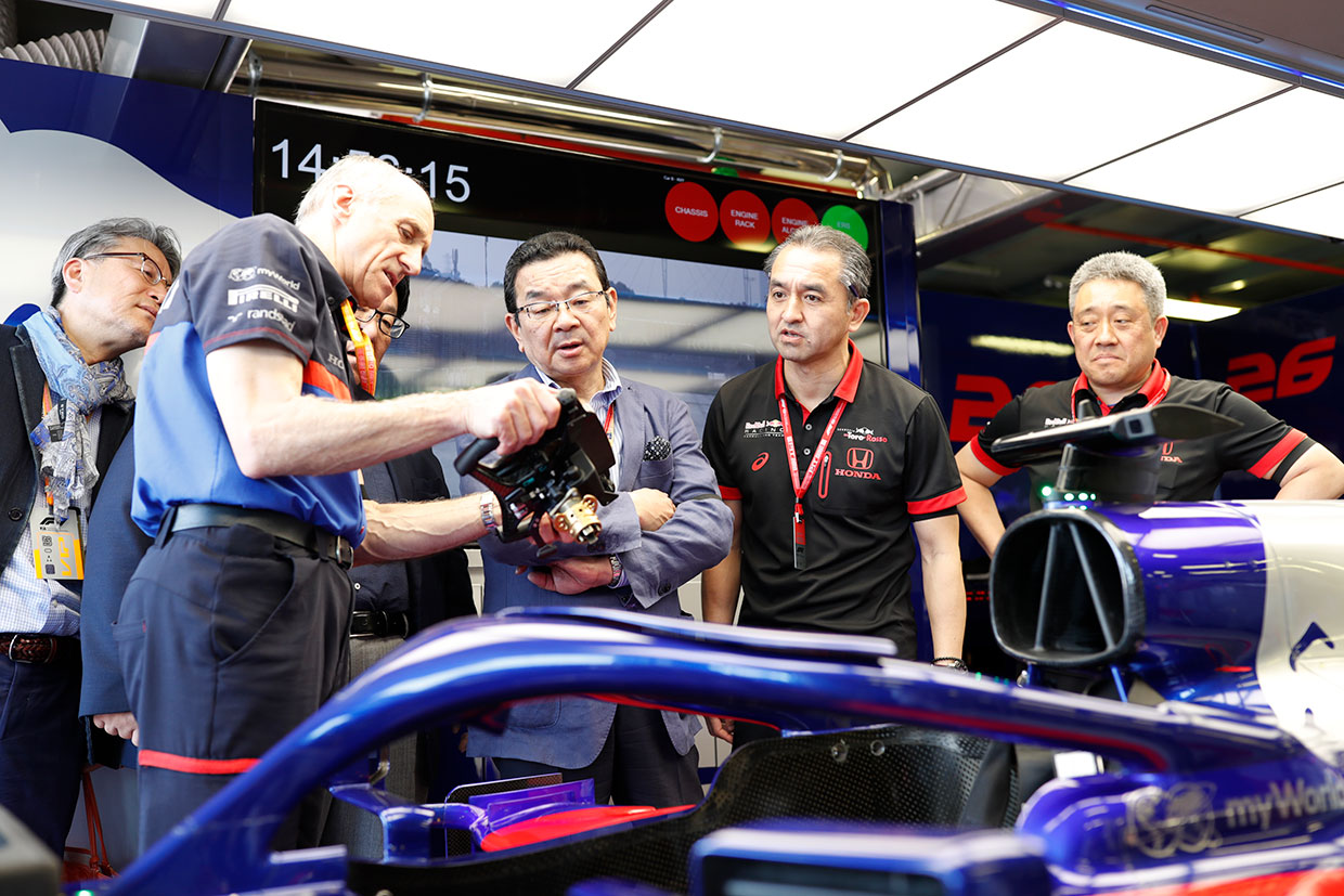 2019年F1開幕戦オーストラリアGP決勝日に激励に駆けつけたホンダの八郷隆弘社長