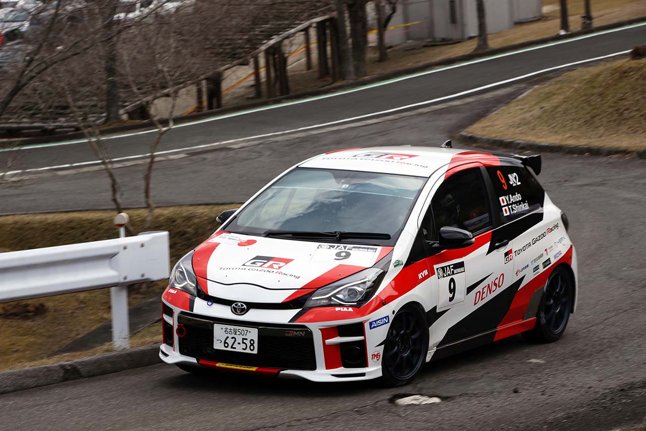 新城ラリー2019のJN2クラスを制した眞貝知志／安藤裕一組（TGR Vitz GRMN Rally）