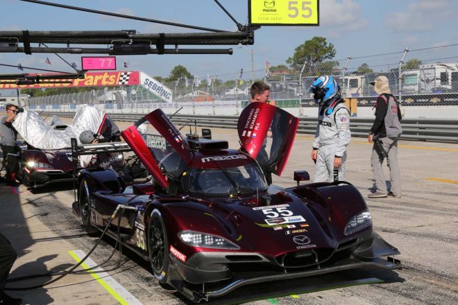 予選に臨む55号車マツダとジョナサン・ボマリート