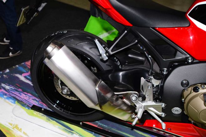 ブリヂストンBATTLAX HYPERSPORT S22 を履くホンダCBR1000RR