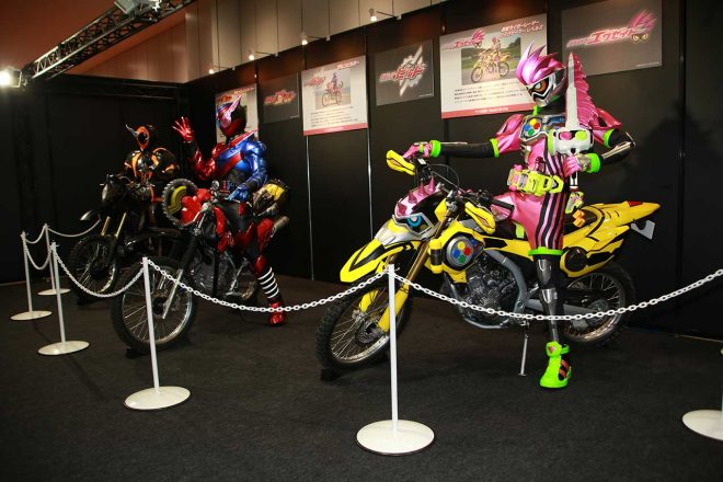 仮面ライダーも会場に姿を現した