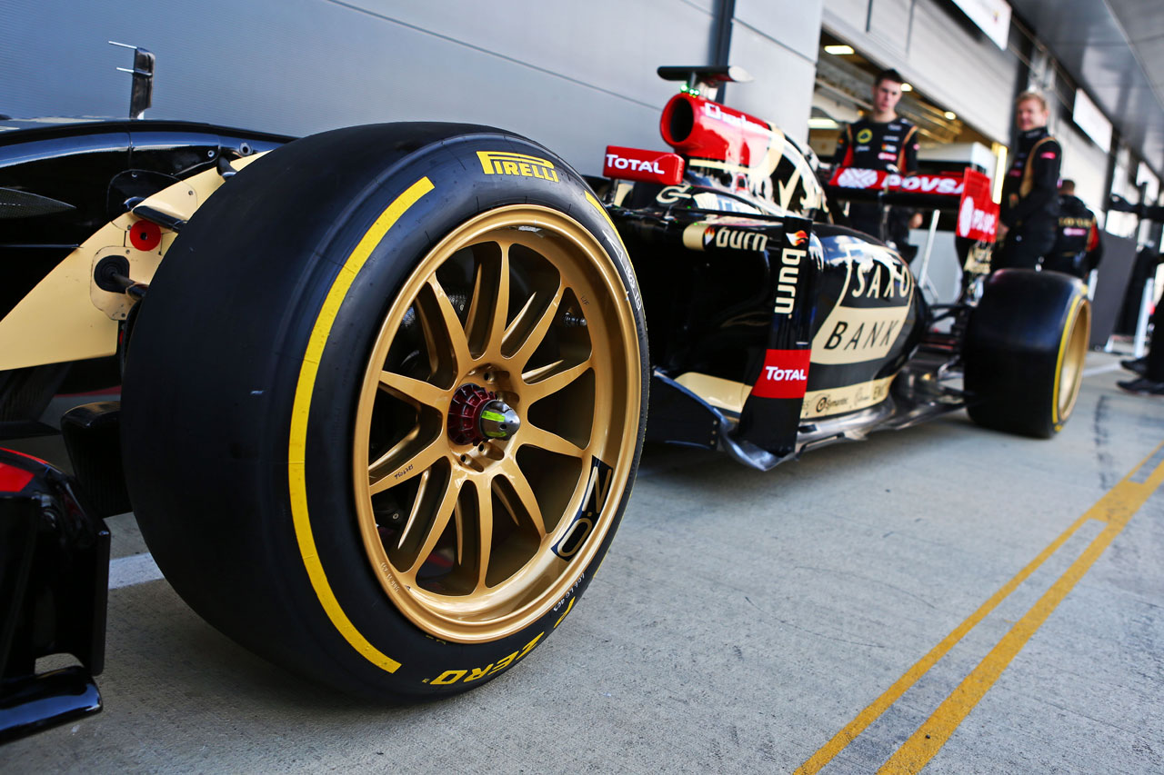 2014年シルバーストンテスト　18インチのピレリF1タイヤを装着したロータスE22